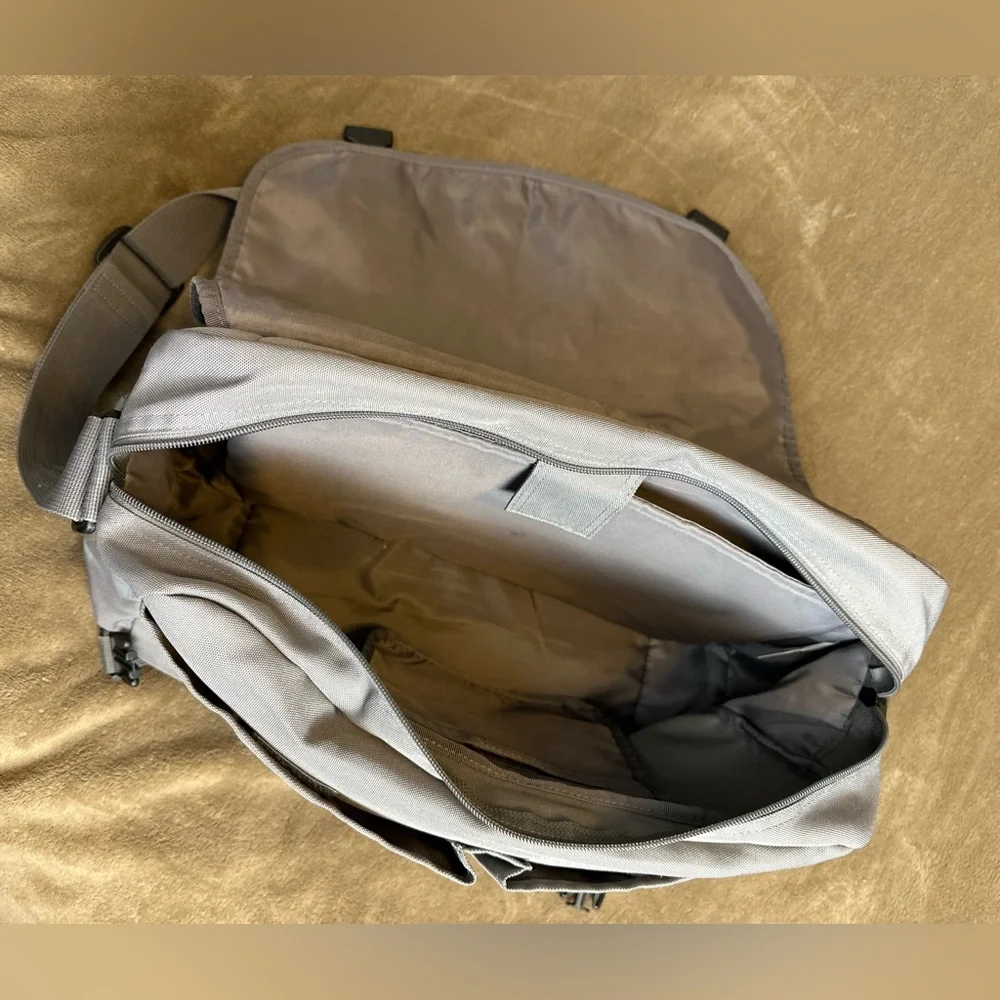 Adidas Laptop Messenger Bag Gray Shoulder Strap Padded Briefcase 329761 JDE002